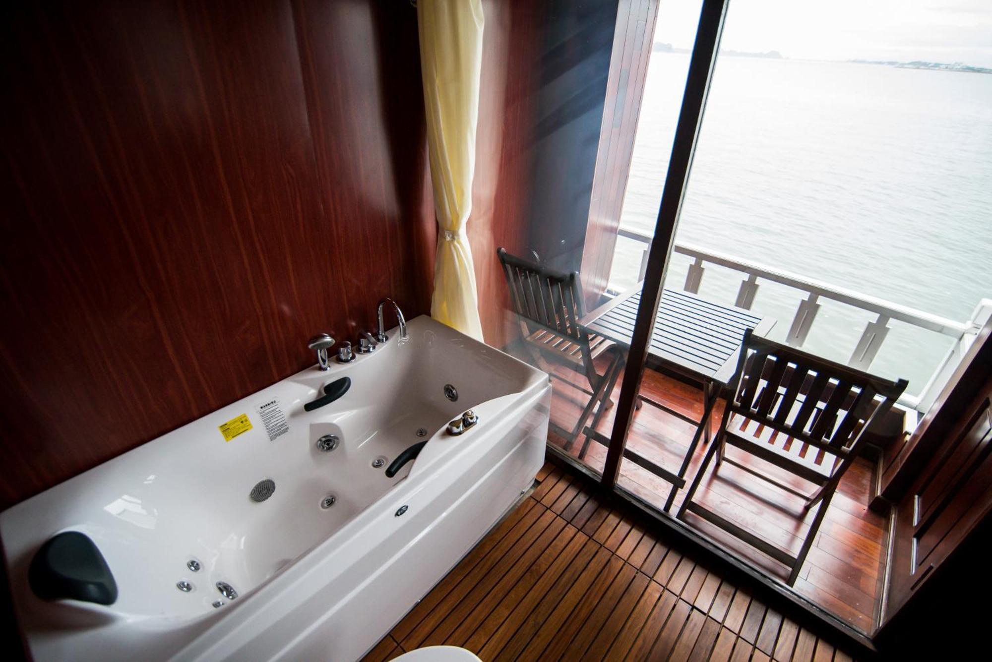 Renea Cruises Halong Hotel Ha Long Exterior foto