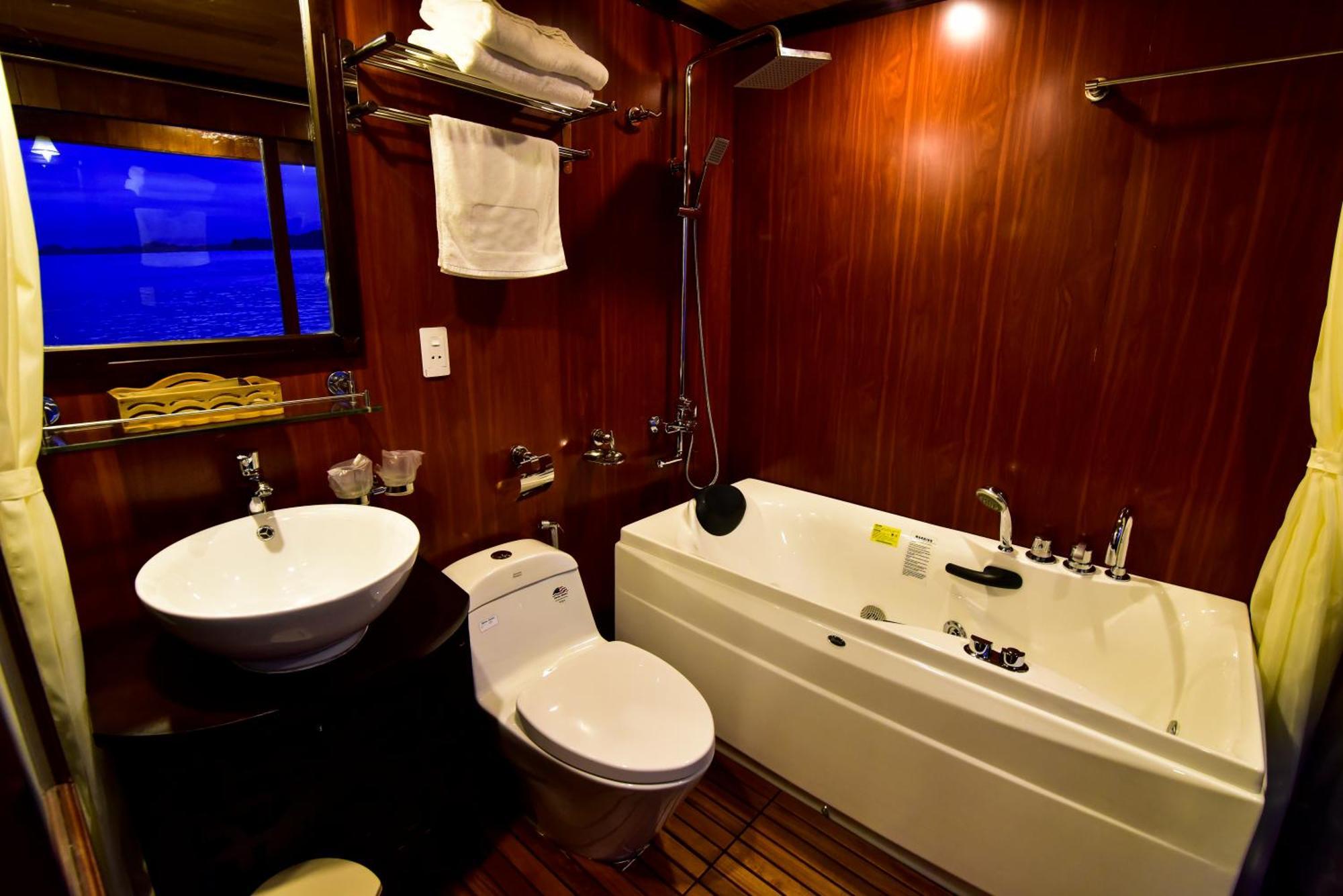 Renea Cruises Halong Hotel Ha Long Exterior foto
