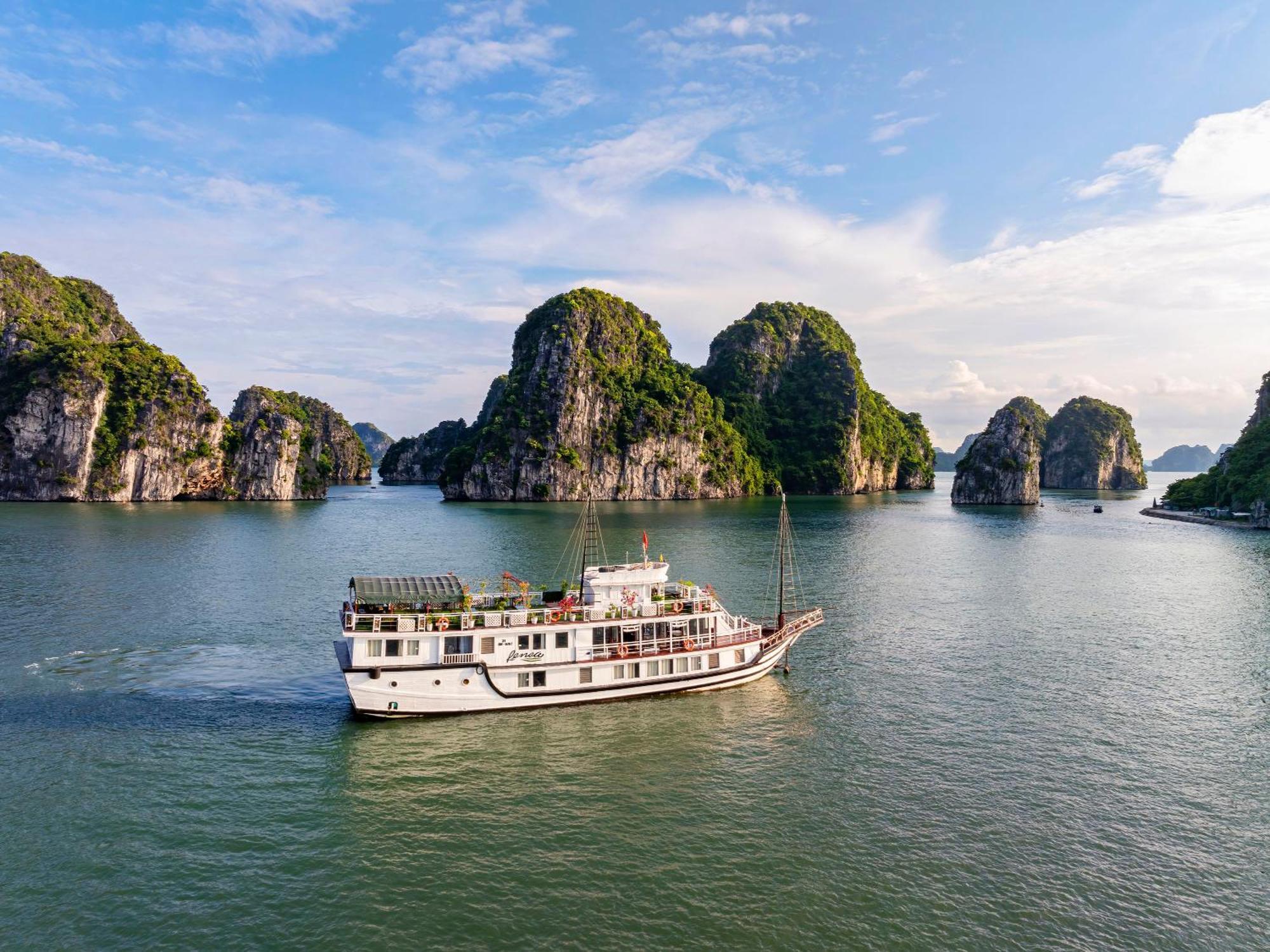Renea Cruises Halong Hotel Ha Long Exterior foto